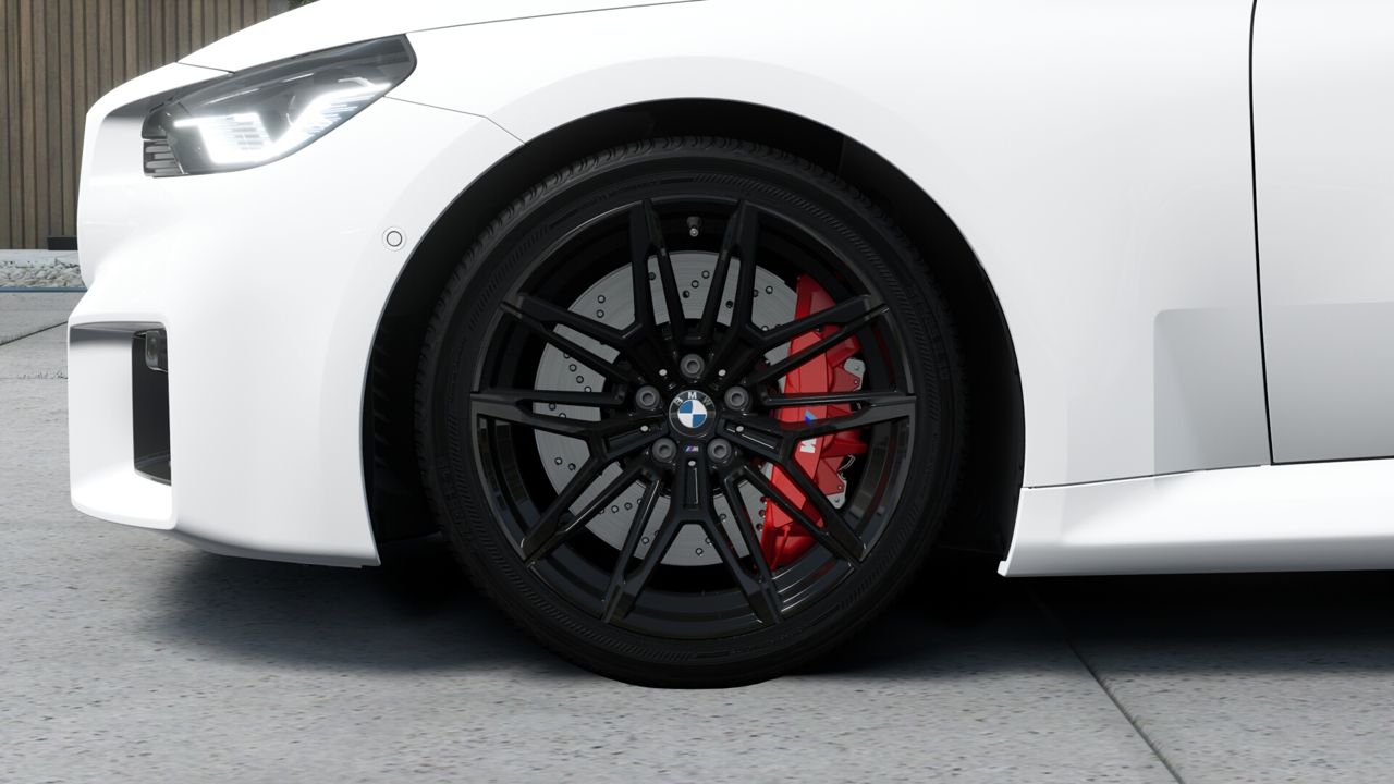 BMW M2 ホイールとレッドキャリパー