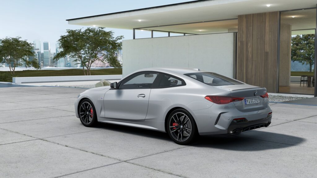 BMW M440i xDrive クーペ 後ろ斜め